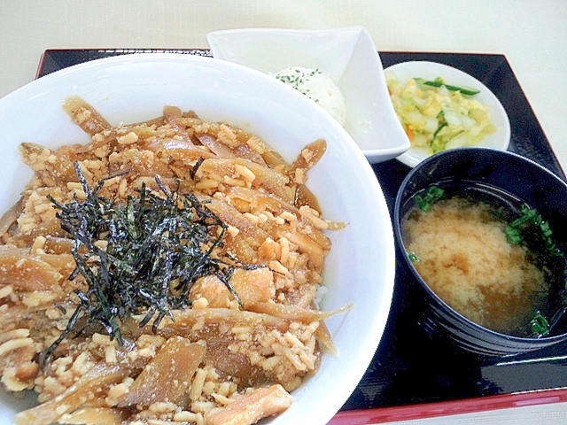 体の中から温める「鶏そぼろごぼう丼」