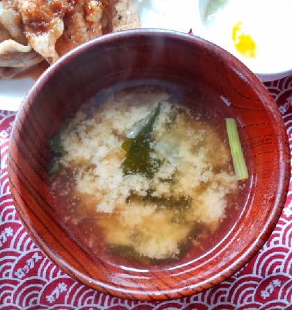 ほうれん草とわかめの味噌汁