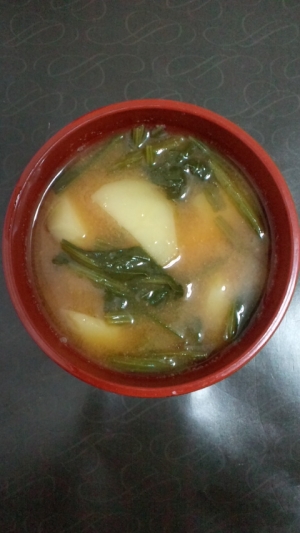じゃがいもとほうれん草のお味噌汁