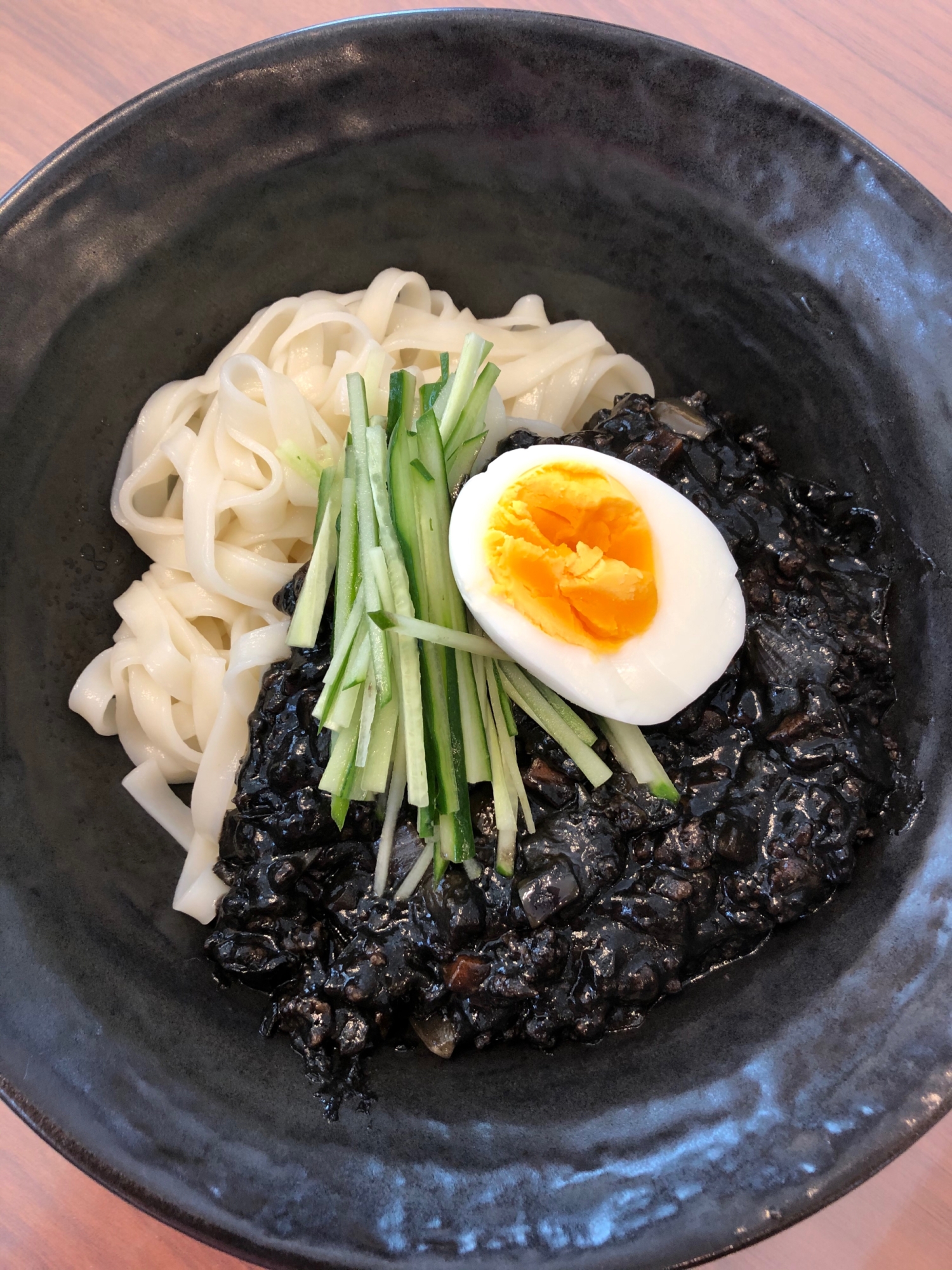 きしめんで作る黒いジャージャー麺