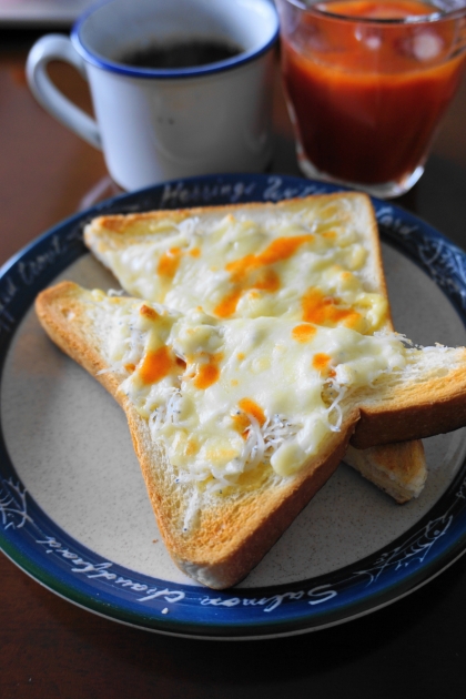 朝食に✿　簡単しらすとチーズのトースト