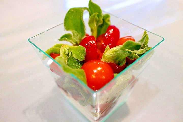 【簡単】ミニトマトとアイスプラントのグラスサラダ