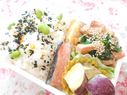 ｜*･ω･)ﾉ こんばんわぁ☆
シンプルだけどしっかり美味しい鮭のソテーがやっぱり最強ですね～＾＾
御弁当にも入れました❤おご馳走様です～❤＾＾❤