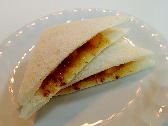 マンゴージャムとチョコのシナモン香るサンドイッチ