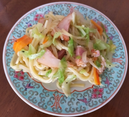 ベーコンで旨みアップ◎塩焼きそば