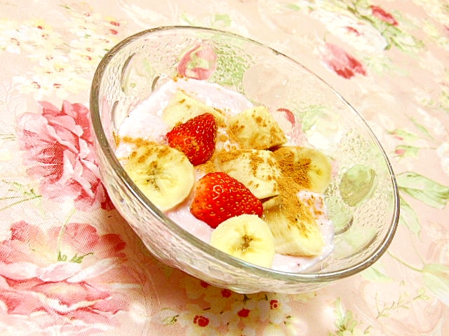 フルーチェとバナナと苺のシナモンデザート レシピ 作り方 By 小太郎１２１２ 楽天レシピ