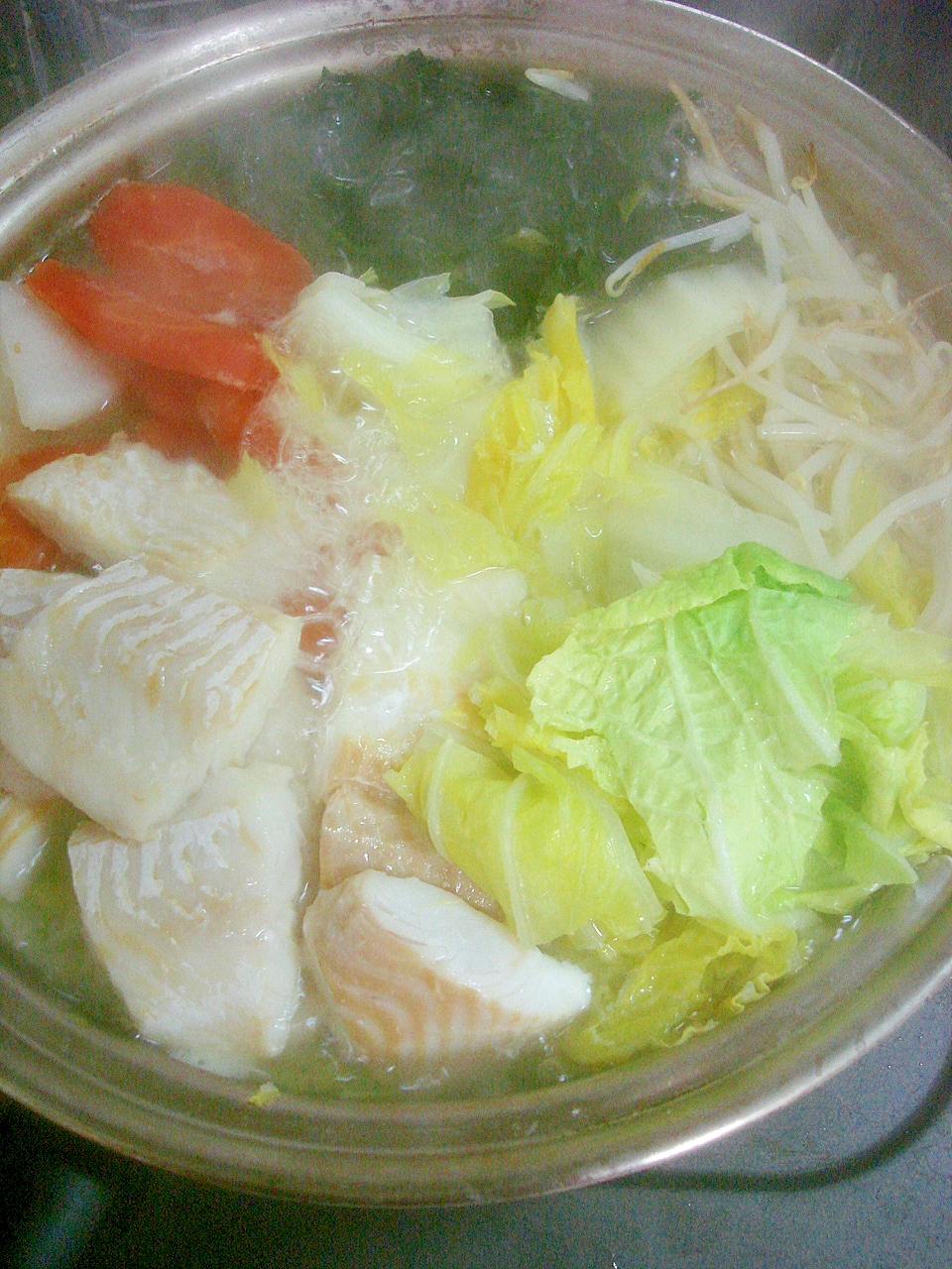 寒い夜に◎野菜と白身魚のあっさり鍋