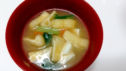 小松菜、白菜、にんじんと豆腐、油揚げ入りみそ汁♡
