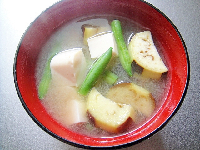 豆腐と茄子いんげんの味噌汁