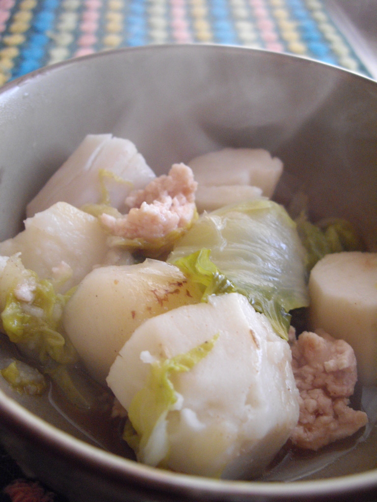白菜と里芋と鶏ひき肉のスープ♪