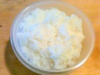 マレーシアのお米でも、ふんわり炊けてうれしい！これ、冷凍用パックなので、これから冷凍します。解凍後も楽しみです。