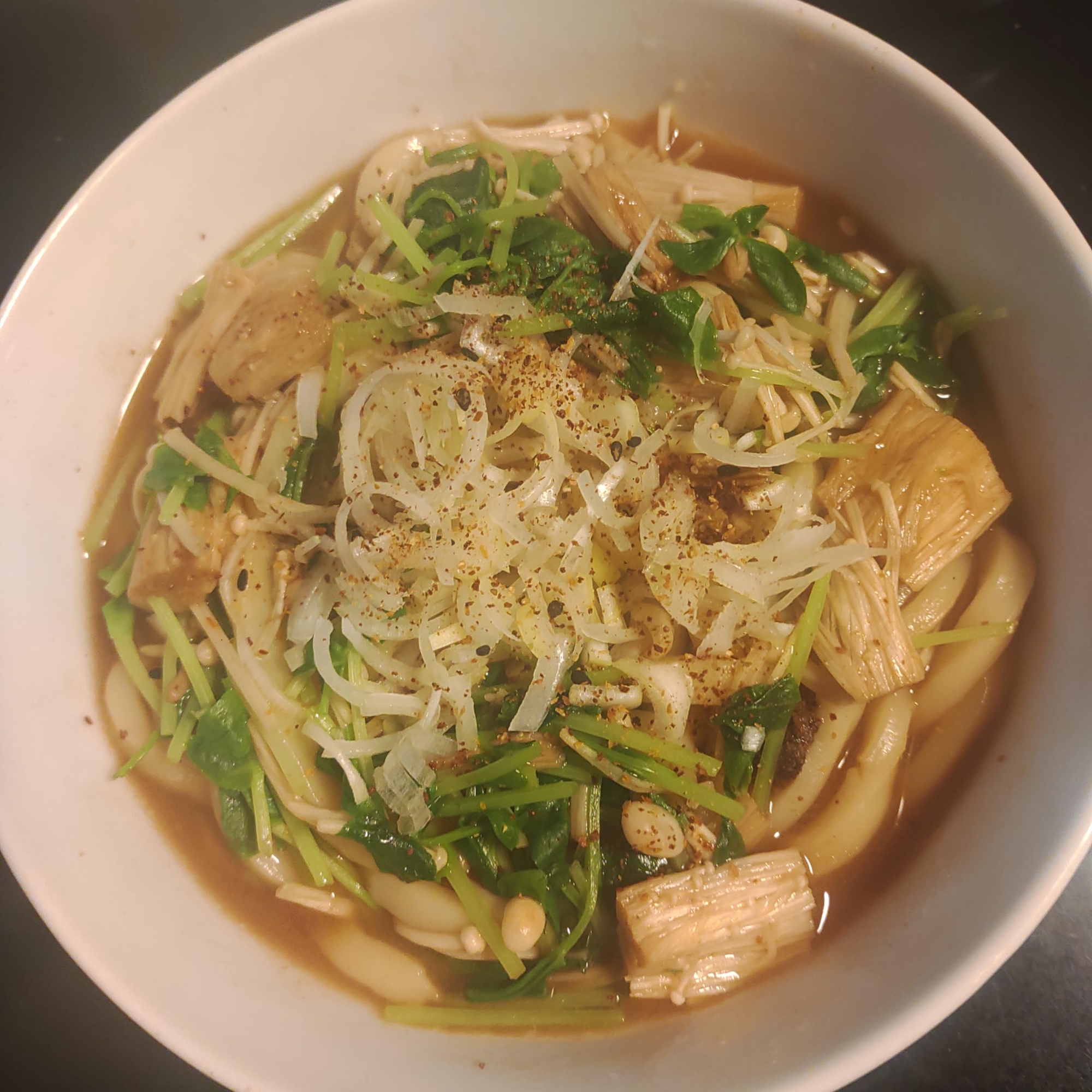 豆苗、えのき、ねぎのカレーうどん