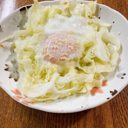 春キャベツの巣篭もり目玉焼き