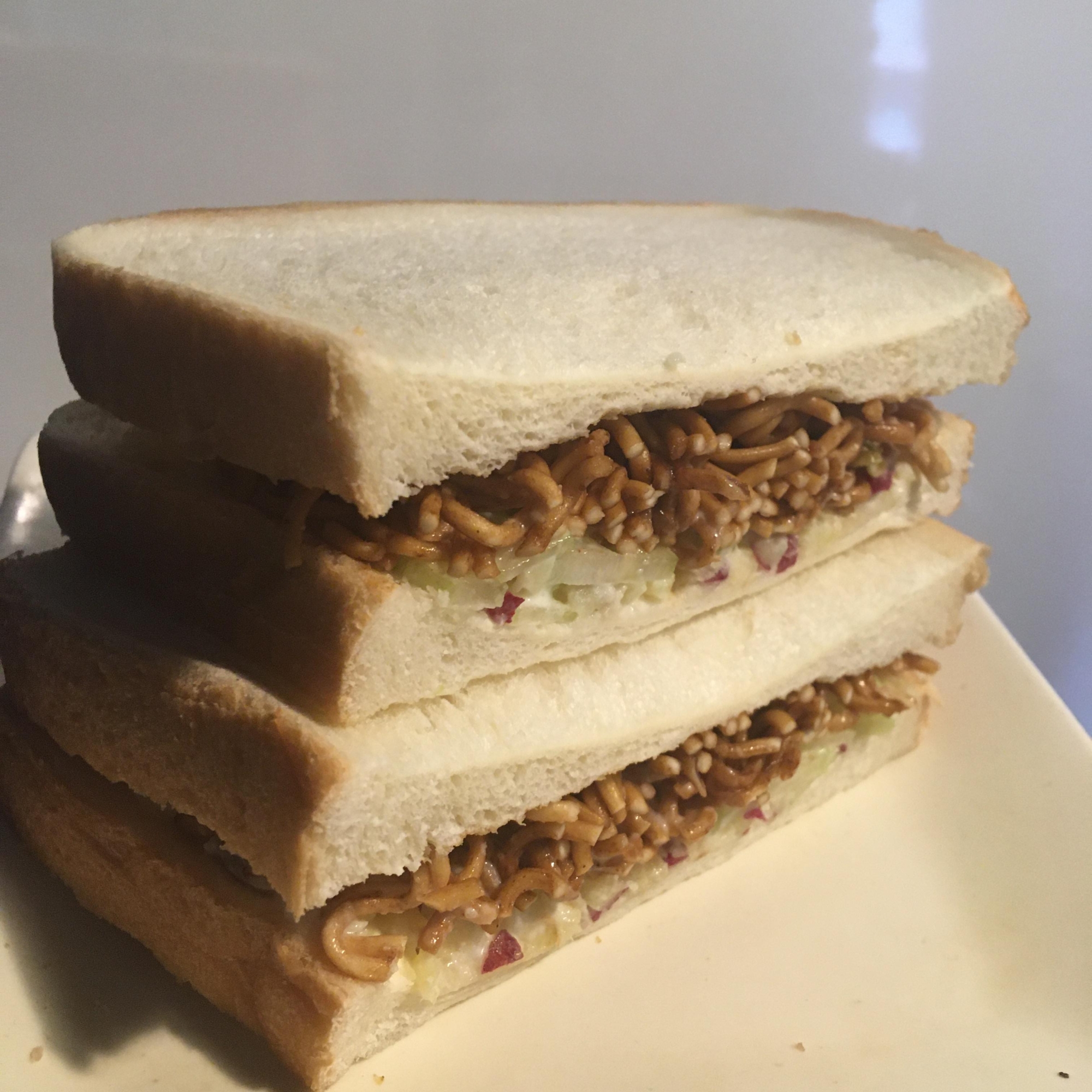 セロリ、さつまいも、焼きそばサンド