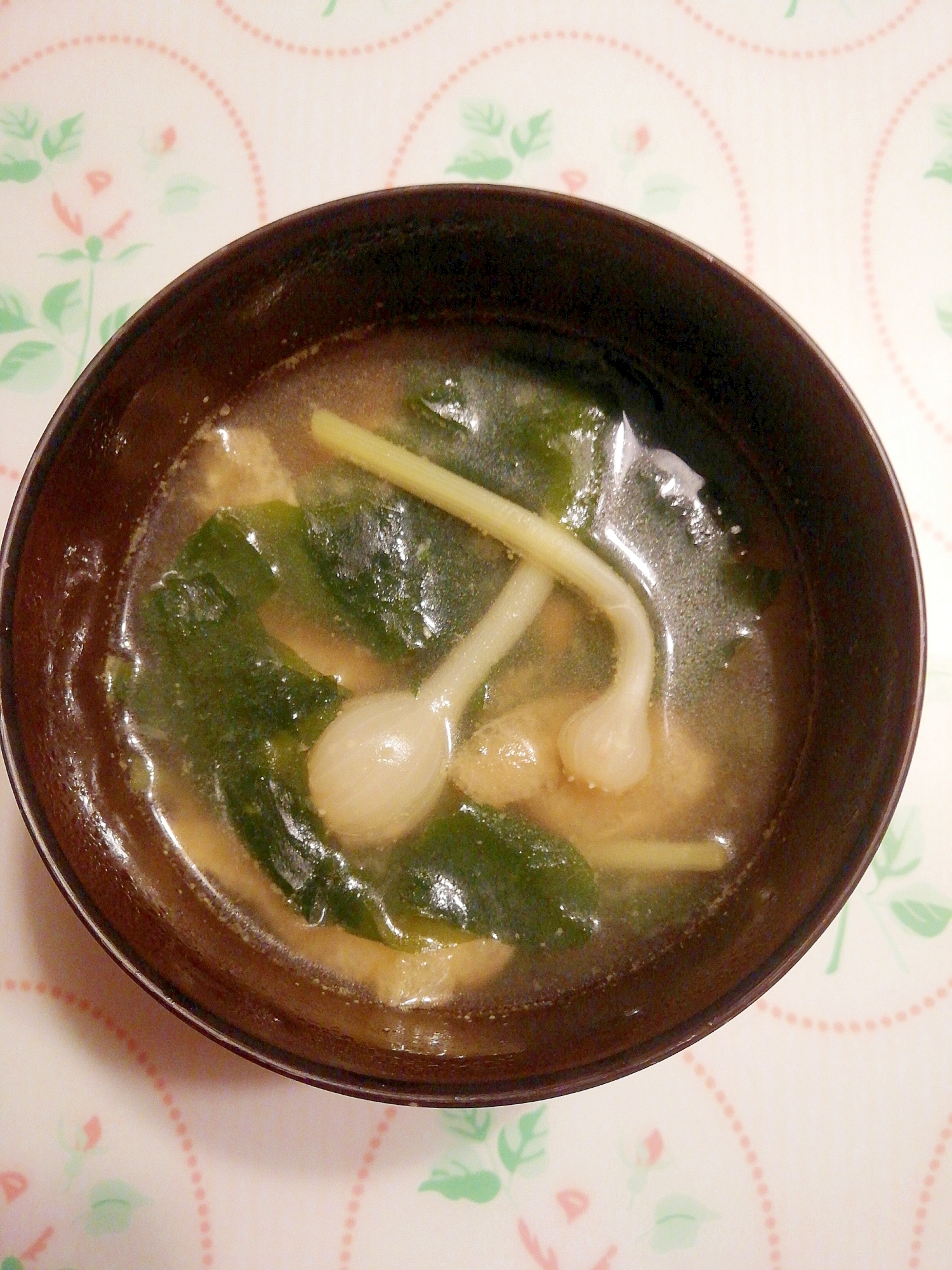 春の味♪野蒜とワカメのお味噌汁♪