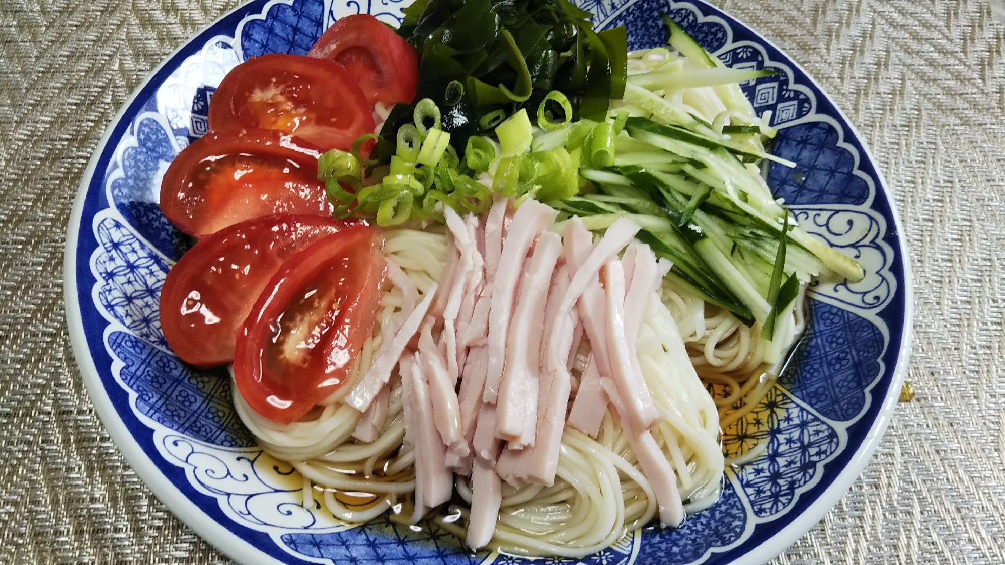 さっぱりと☆ハムとトマトとワカメときゅうりの冷や麦