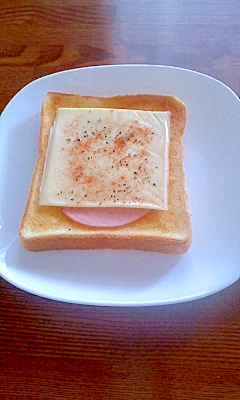 ピリッＸ3の 朝食トースト ハムチーズ