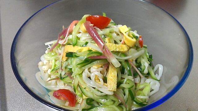 饂飩嫌いが適当に作ったサラダうどん