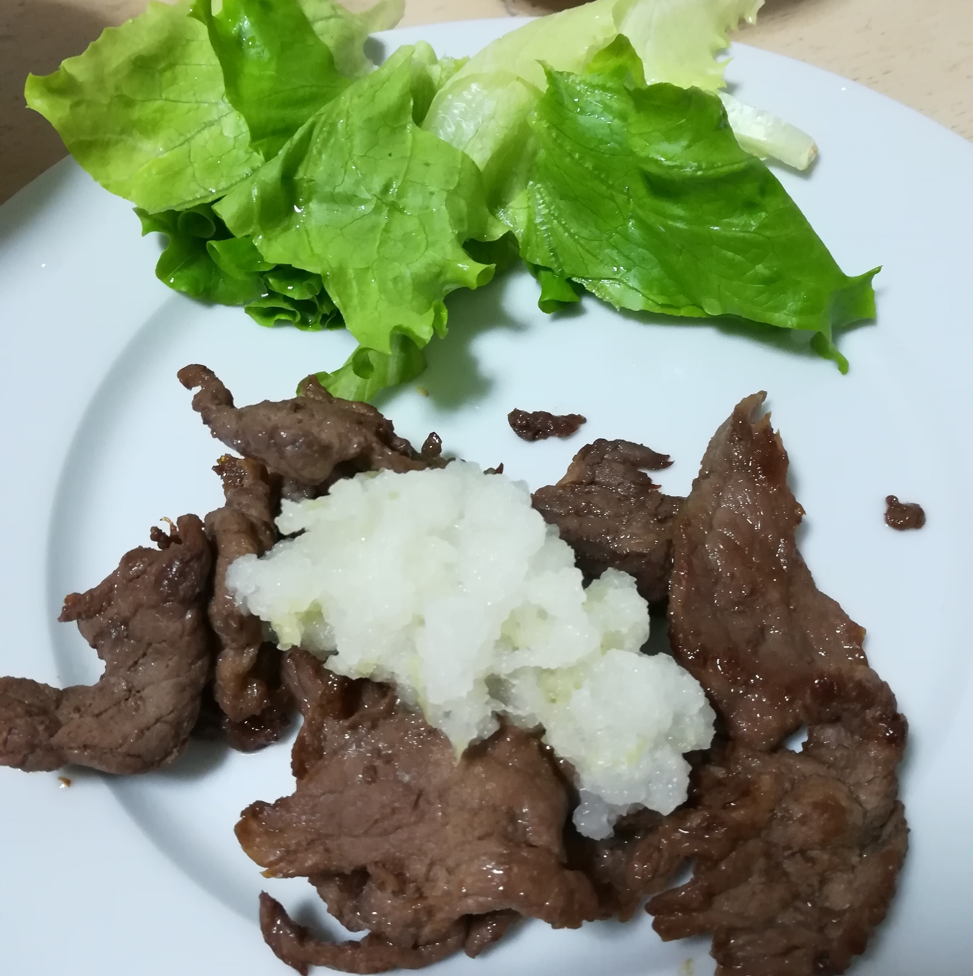 甘辛牛焼き肉を大根おろしで食べる