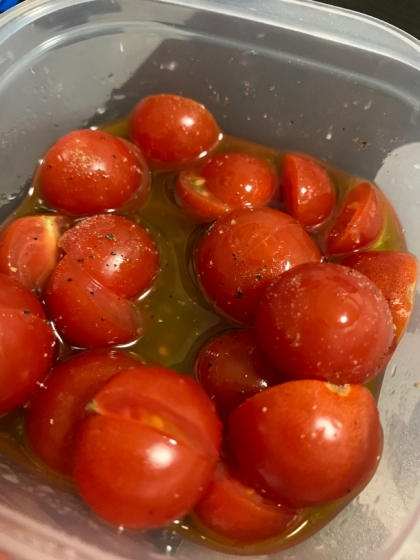 普段食べないプチトマトをマリネにしました。
美味しく出来たので良かったです、旦那様は絶賛中！