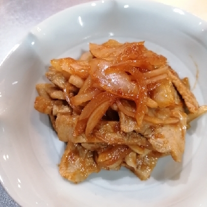 余った生姜焼きがあったのでリメイクしてお弁当のごちそうに作りました。これはご飯がすすみますね〜♪また作ります！