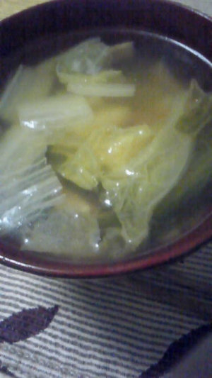 レタスとじゃがいもと白菜のコンソメスープ