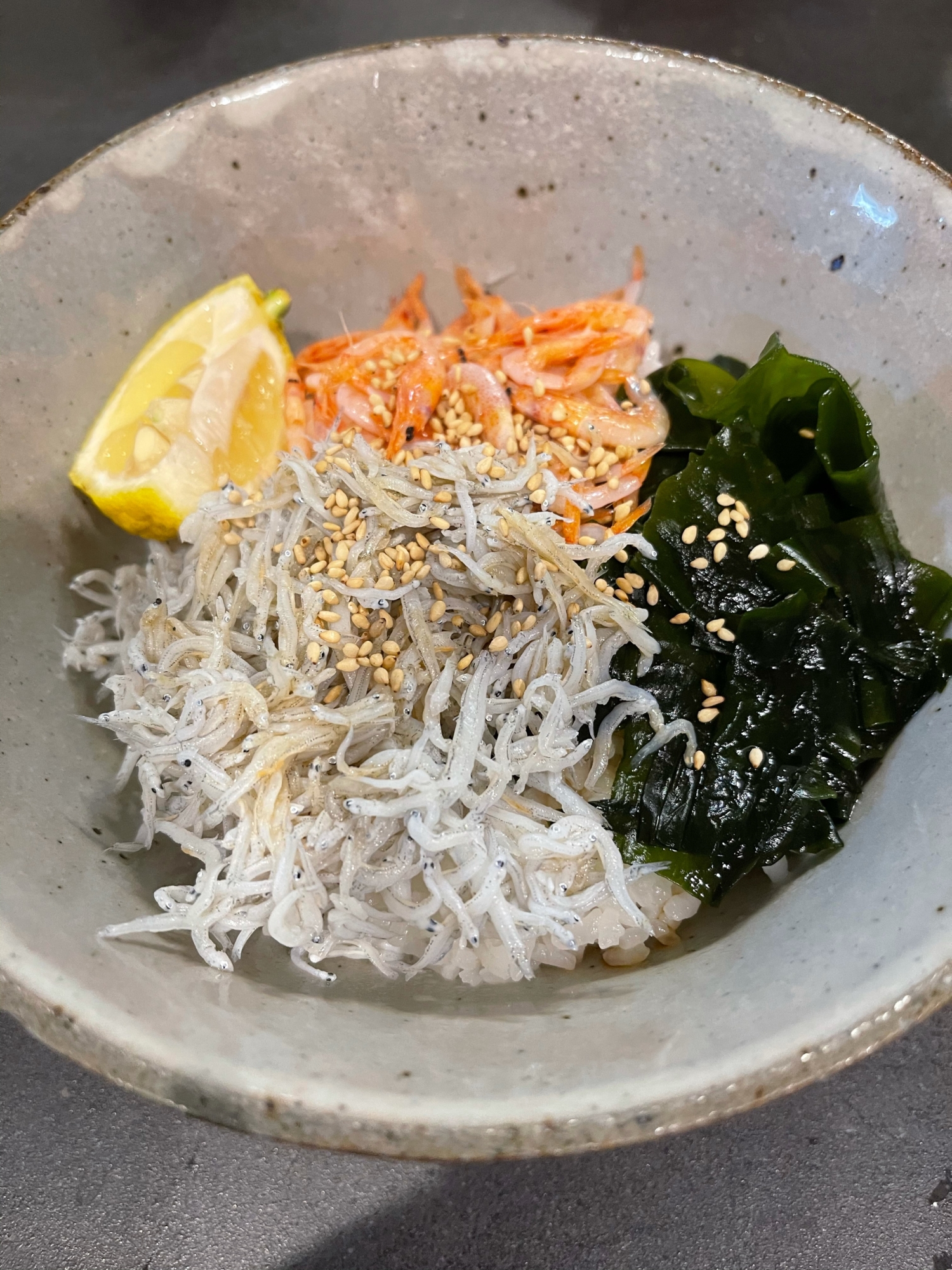 旨だれで食べるしらすと冷凍桜エビ丼