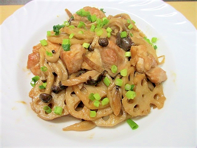 鶏もも肉とレンコン・しめじの味噌炒め