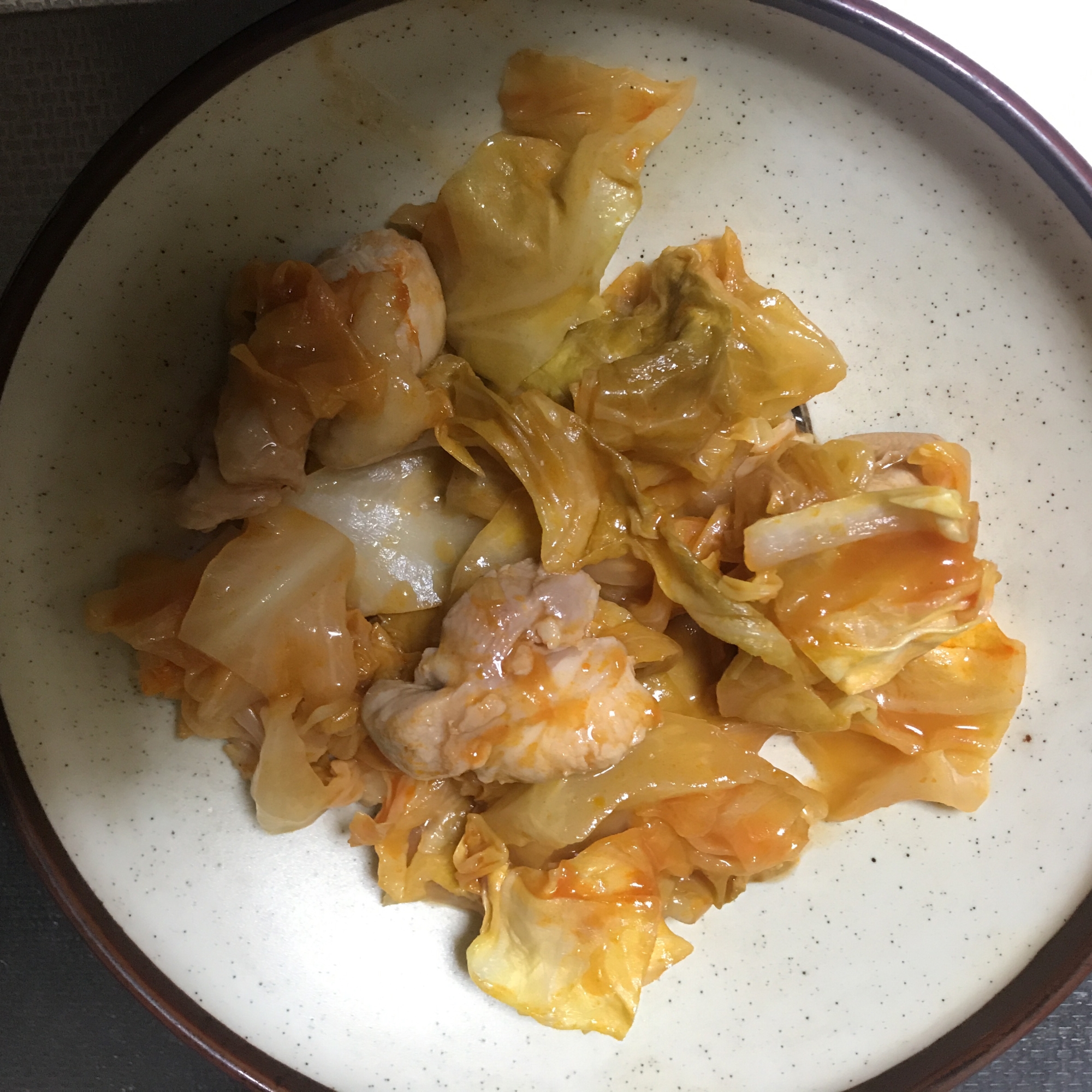 鶏肉とキャベツのケチャップ煮