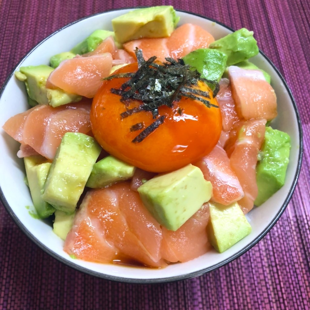 サーモンアボガド丼