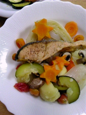鮭と夏野菜のポトフ