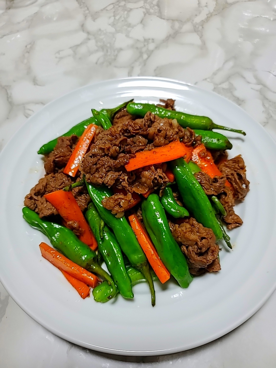 牛肉と獅子唐のXO醤炒め