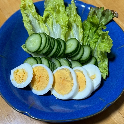 レタスときゅうり☘️ゆで卵サラダ