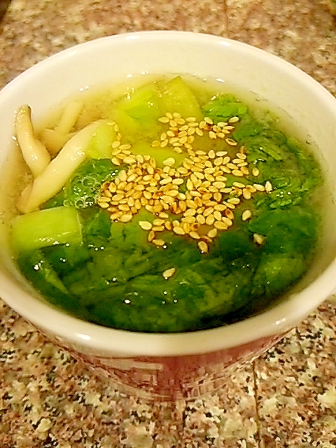 小松菜とレタスのお味噌汁