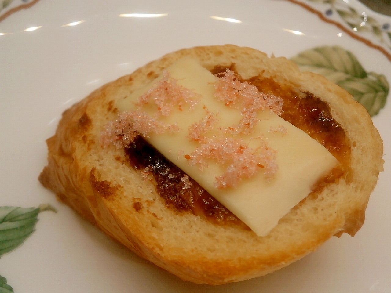 生姜でブルスケッタ　スライスチーズと甜麺醤