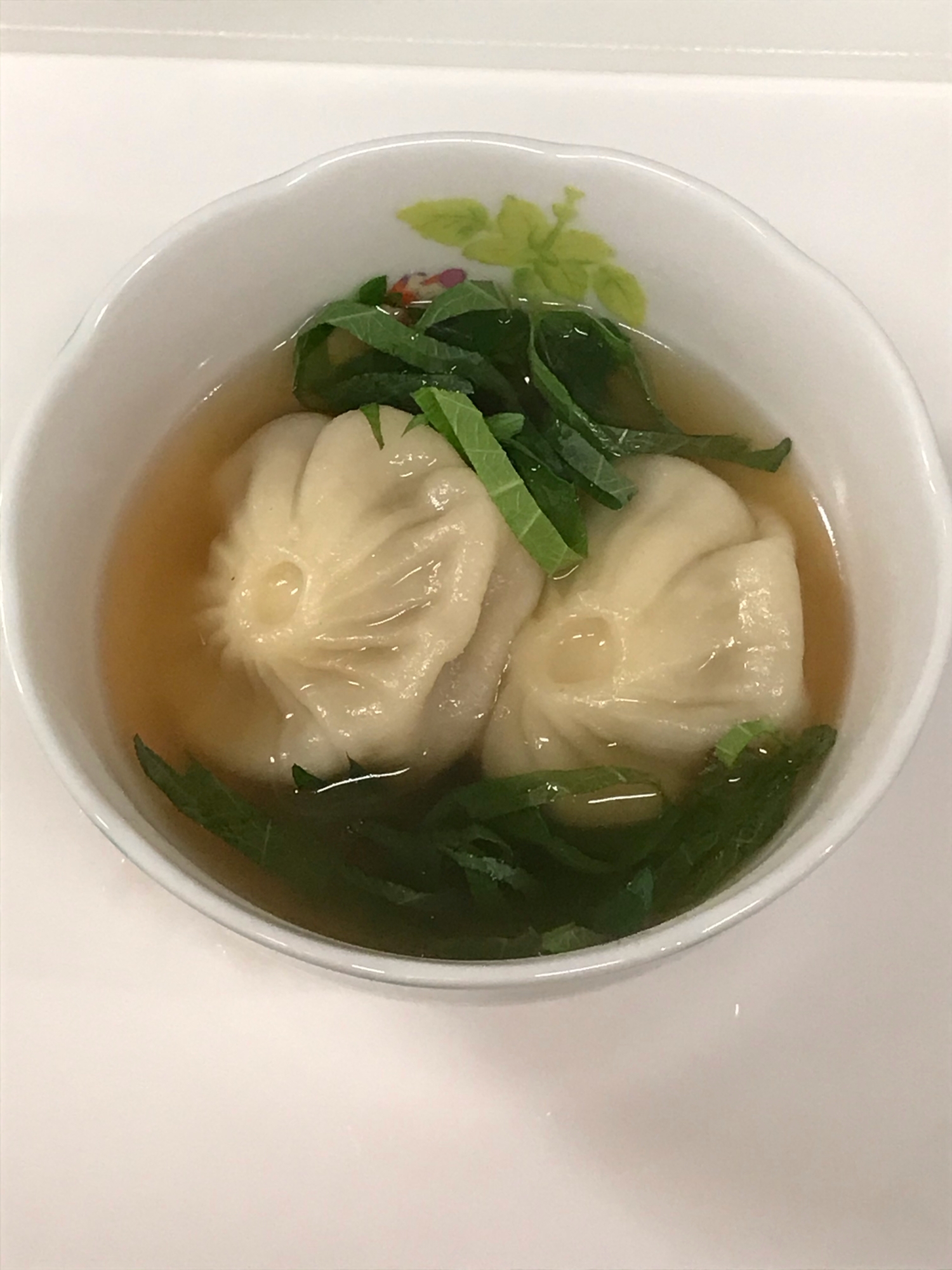 スープで食べる小籠包　しそ編