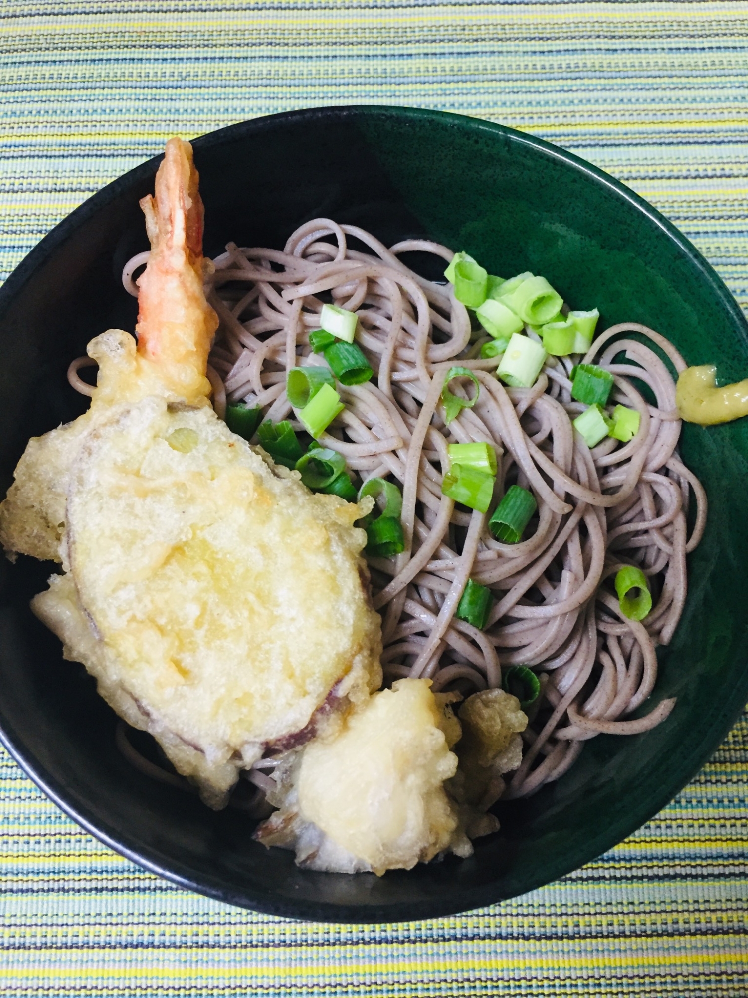 手作り麺つゆで食べる天ぷらそば