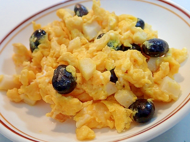 天かす入れて　竹輪と黒豆の卵炒め♬