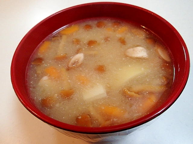 椎茸の軸入り なめこと人参とたけのこの味噌汁 レシピ 作り方 By ぷ みぃまま 楽天レシピ 椎茸の軸入り なめこと人参とたけのこの味噌汁 レシピ 作り方 By ぷ みぃまま 楽天レシピ