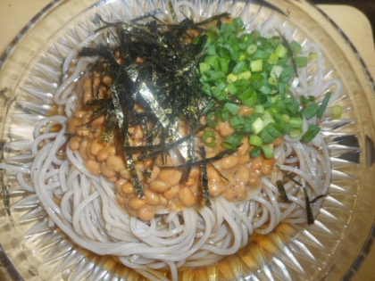 冷たく冷やして”納豆卵かけ冷やし蕎麦”