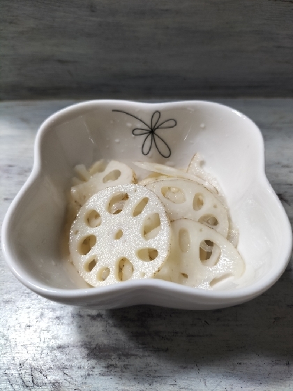 きょうはこちら♬蓮根大好き♡たしかに甜菜糖やキビ砂糖より上白糖の方が同じ量で甘いですよね！私はグラニュー糖のジャリジャリが好き(*´艸｀*)素敵レシピ感謝✨