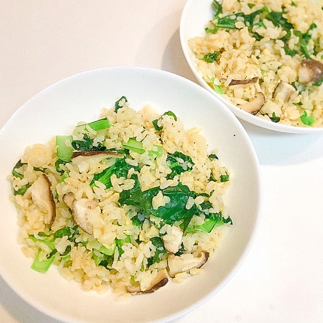 ぱぱっと残りもので☆小松菜と椎茸の炒飯