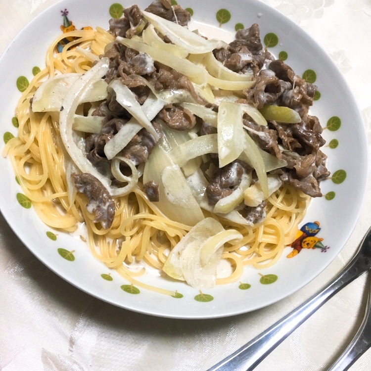 簡単 大満足！牛肉とたまねぎのクリームパスタ