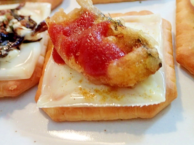 チーズと南瓜天のカレー風味焼きクラッカー