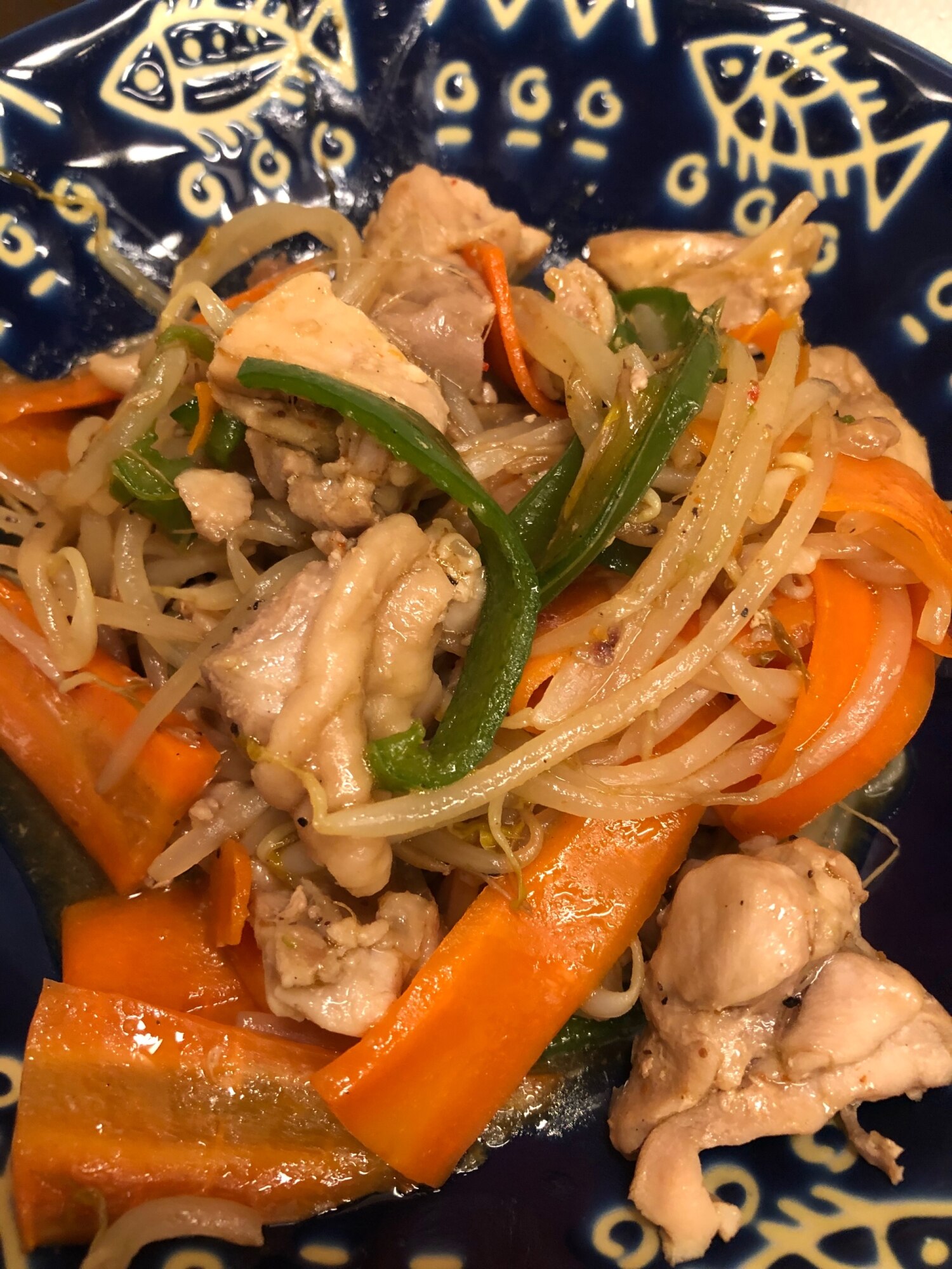 鶏肉と もやしのスパイシーなオイスター炒め^_^ レシピ・作り方 by
