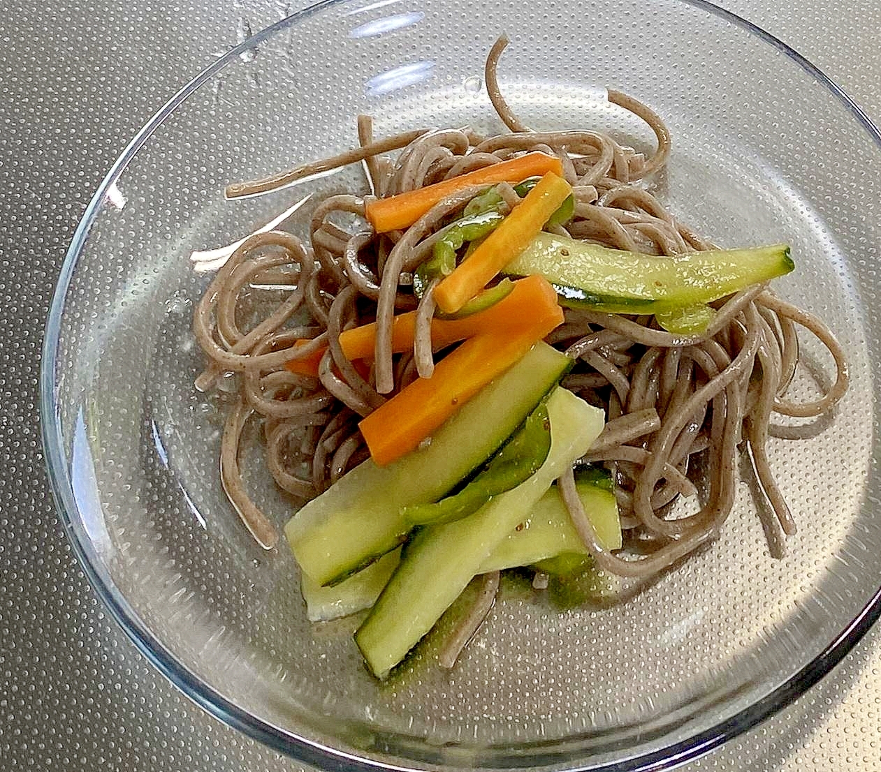 余ったおそばで、蕎麦サラダ