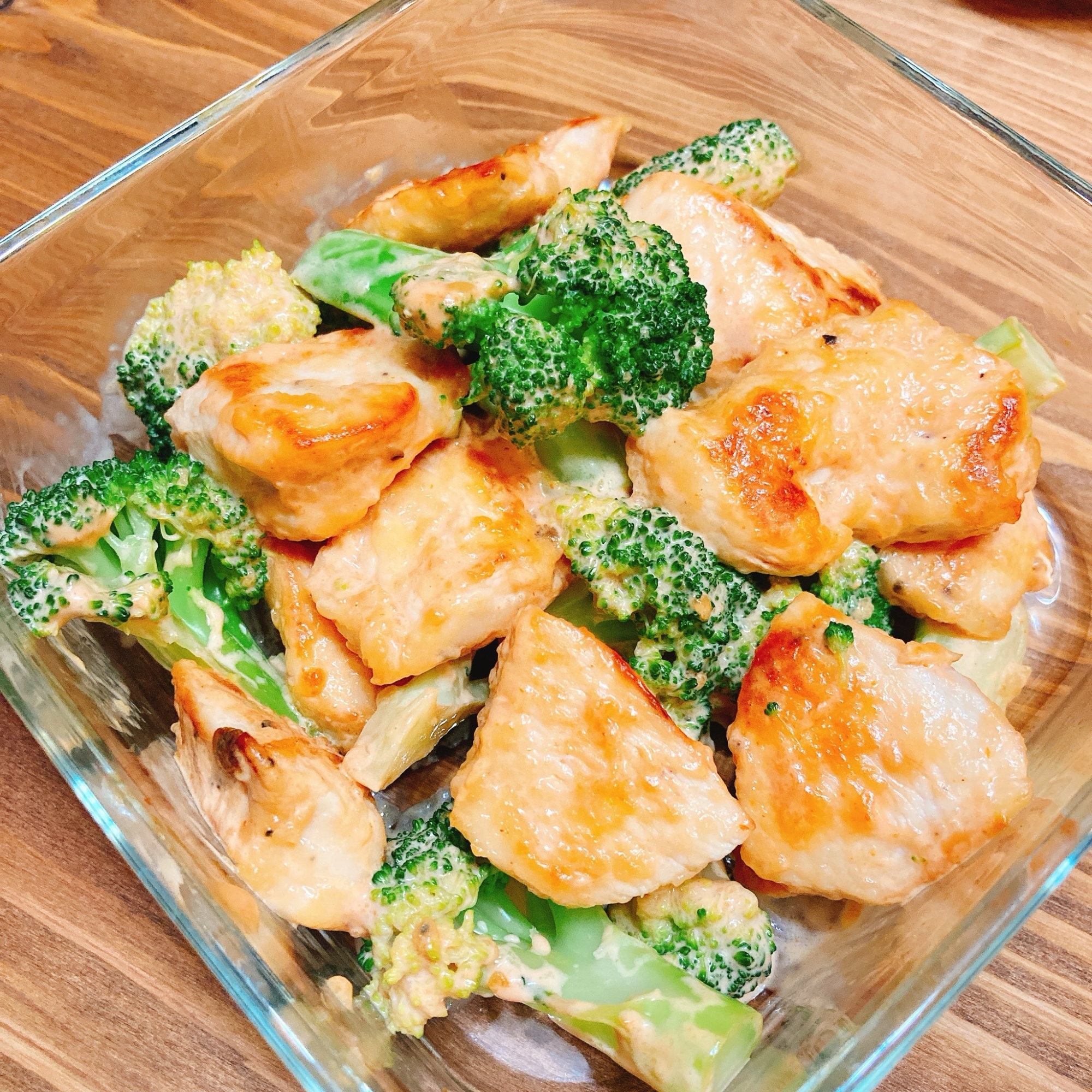 鶏むね肉とブロッコリーのオーロラソース和え