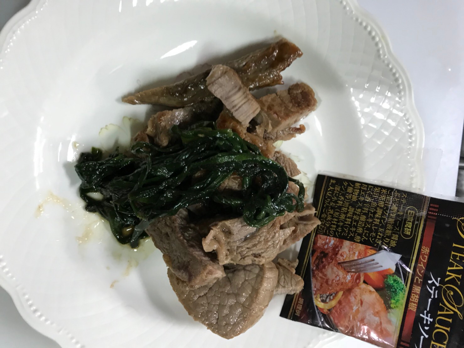 ステーキソースで☆焼肉用牛肉とニラ炒め(^○^)