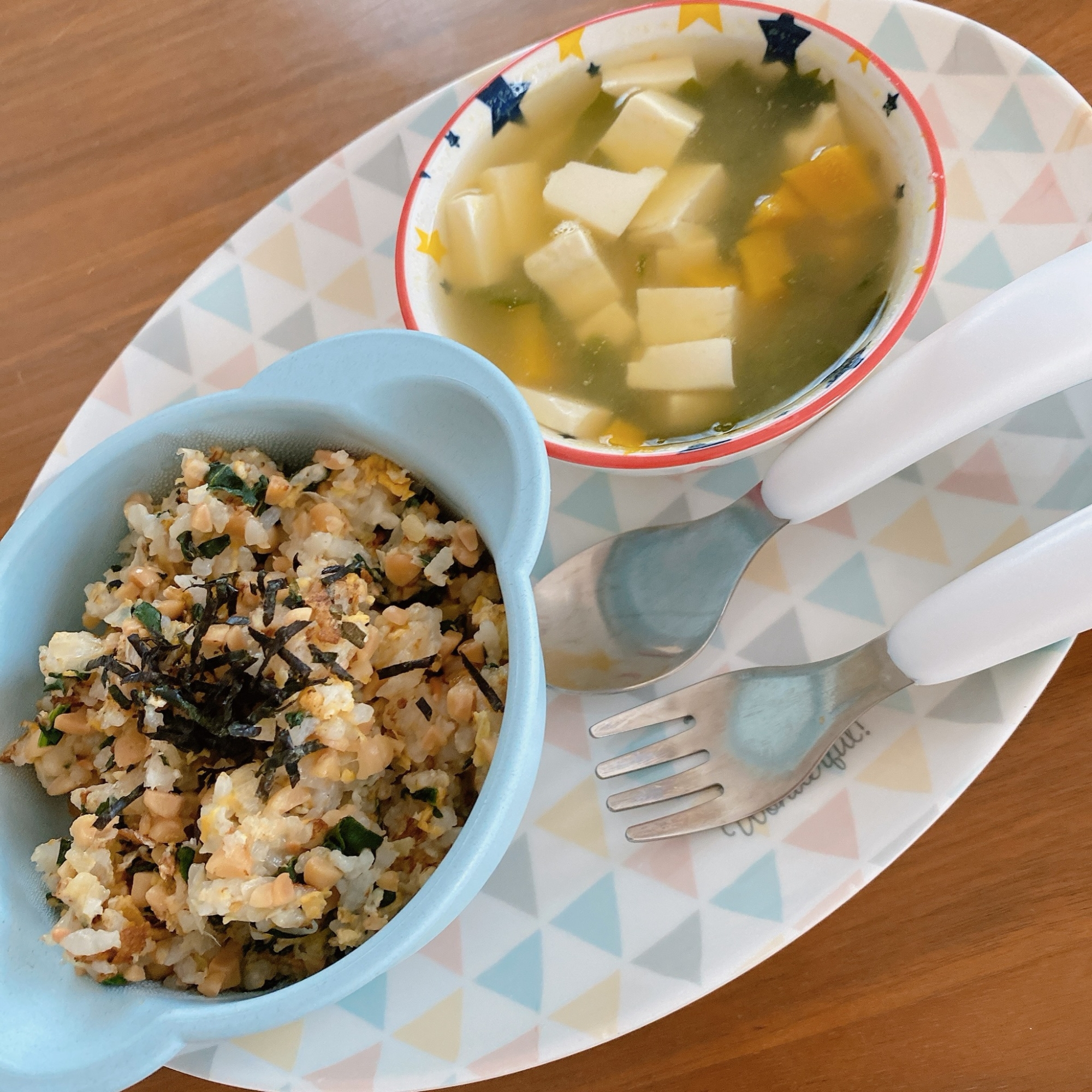 離乳食後期ランチ♪納豆とほうれん草の炒飯とお味噌汁