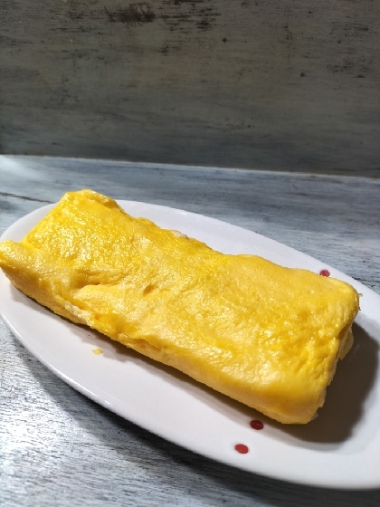 きょうはこちら♬美味しい白だしと蜂蜜入りのだし巻き出来ました♡優しい甘さで美味しい〜(*´艸｀*)素敵レシピ感謝❦今日からスーパーセールですね✨